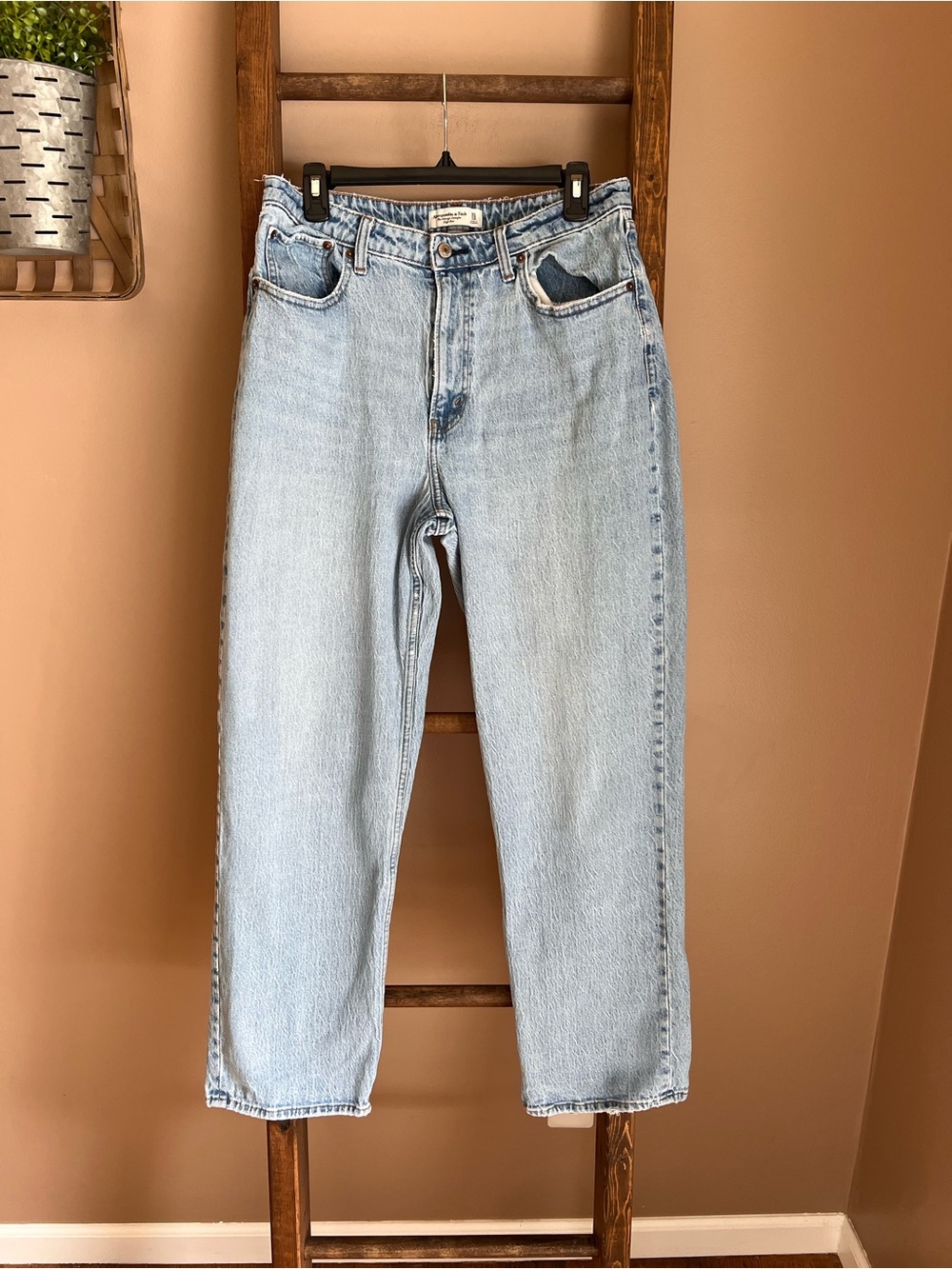 Abercrombie & Fitch Light Wash High-Rise Women’s Jeans